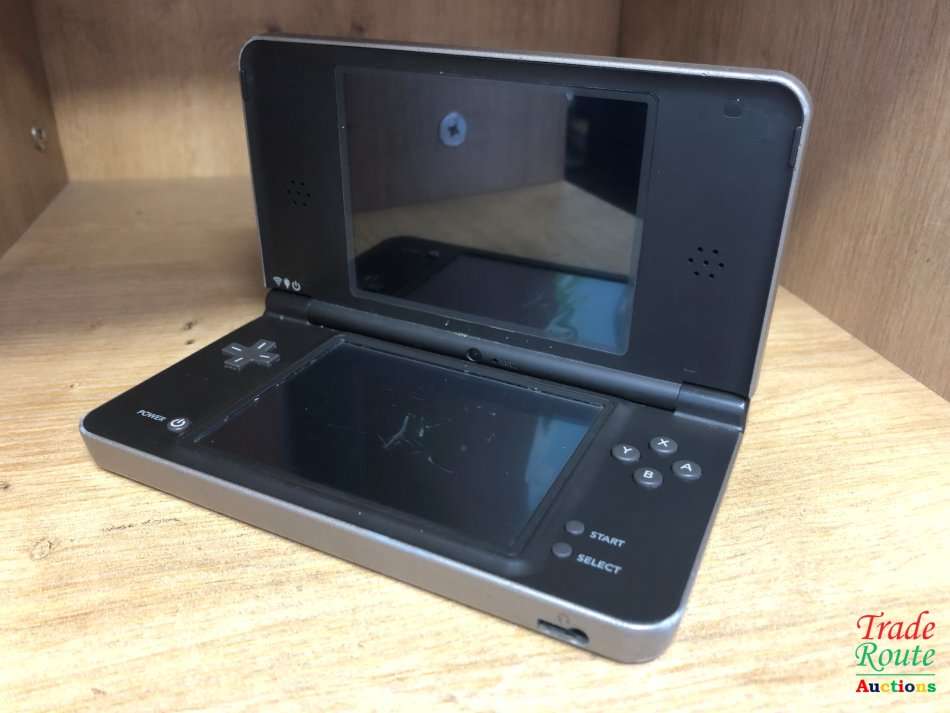 Nintendo DSi XL, Gaming Console