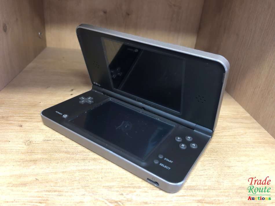 Nintendo DSi XL, Gaming Console