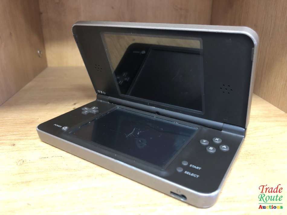 Nintendo DSi XL, Gaming Console
