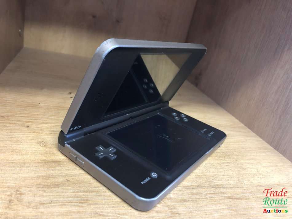 Nintendo DSi XL, Gaming Console