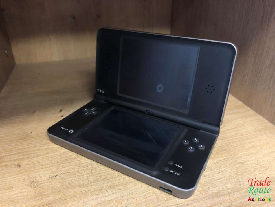 Nintendo DSi XL, Gaming Console - IN BOX