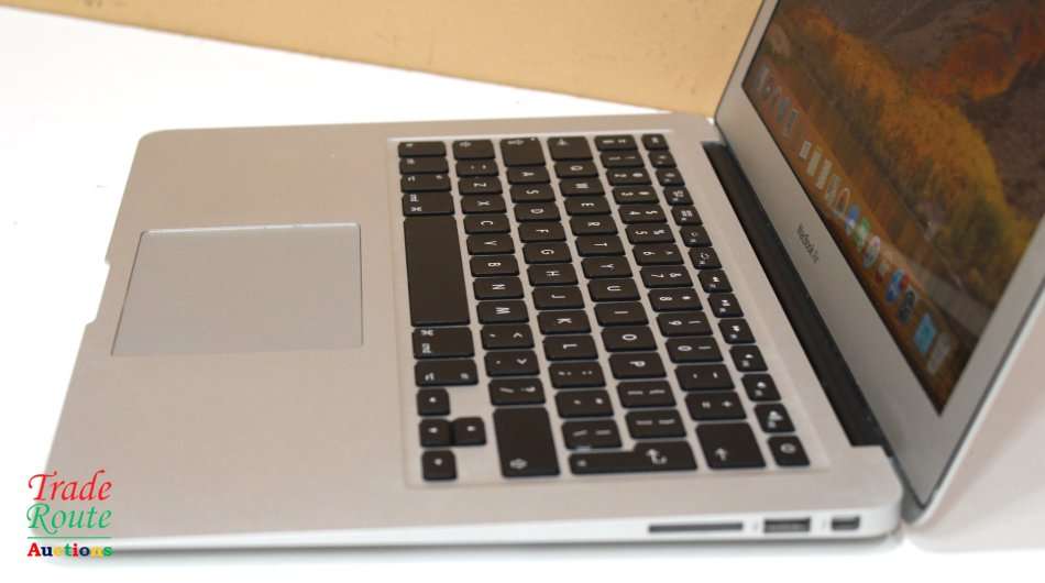 2017 MacBook Air 13.3-inch | Core i5 1.8GHz | 8GB RAM | 128GB SSD MACBOOK AIR 13 INCH - 67 CYCLES