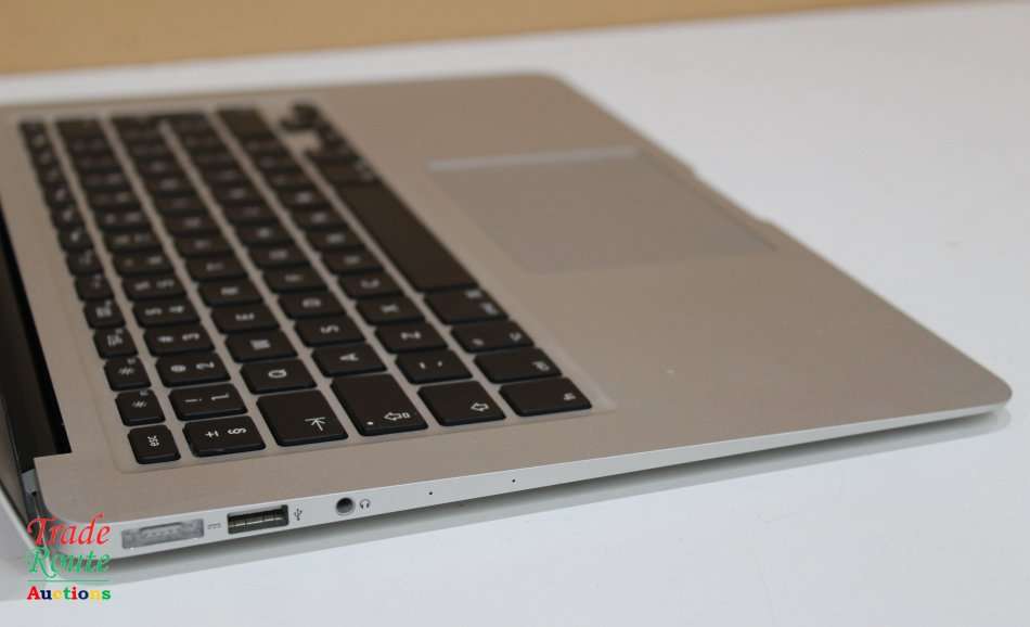 2017 MacBook Air 13.3-inch | Core i5 1.8GHz | 8GB RAM | 128GB SSD MACBOOK AIR 13 INCH - 67 CYCLES