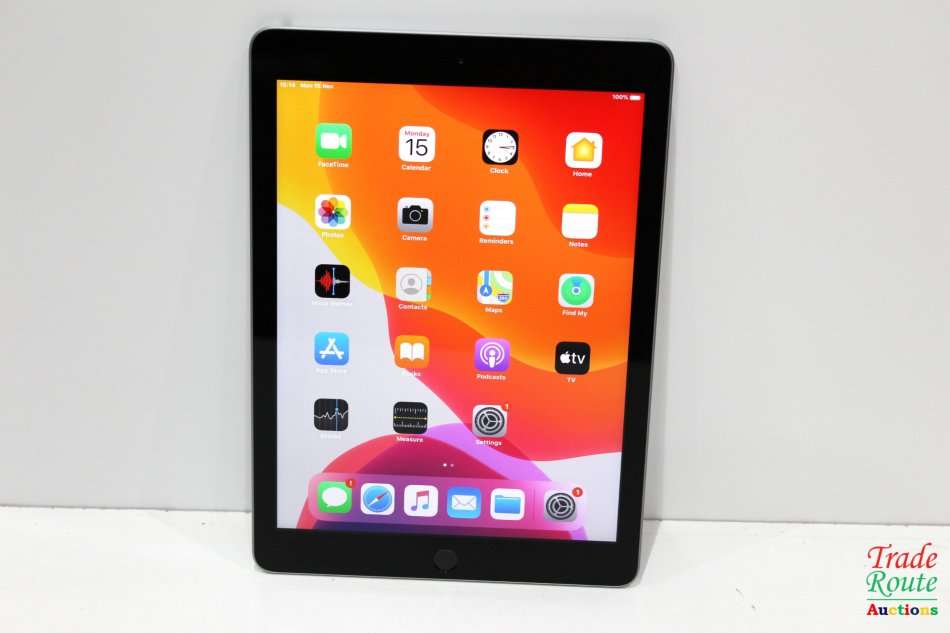 Apple iPad (5th Gen) 9.7" 32GB WiFi - Space Grey - MP2F2HC/A