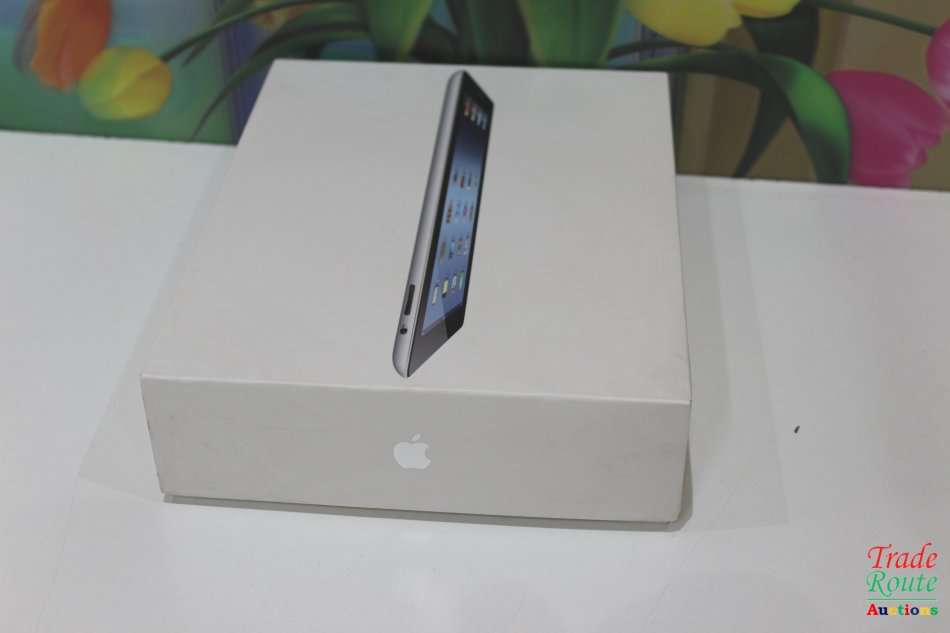 IPAD 3rd Gen 9.7 inch Tablet ** 32GB ** CELLULAR + WiFi ** BLACK ***  IPAD3  ** MD367SO/A