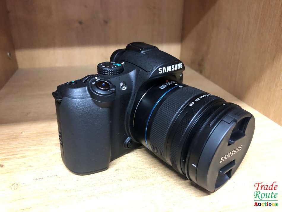 Samsung NX10 Digital System Camera Kit - Black (14.6MP, incl 18-55 OIS Lens)