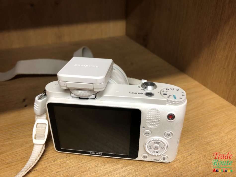 20.3 Megapixels | Samsung NX1000 | SMART DIGITAL CAMERA FULL HD | WI-FI KIT