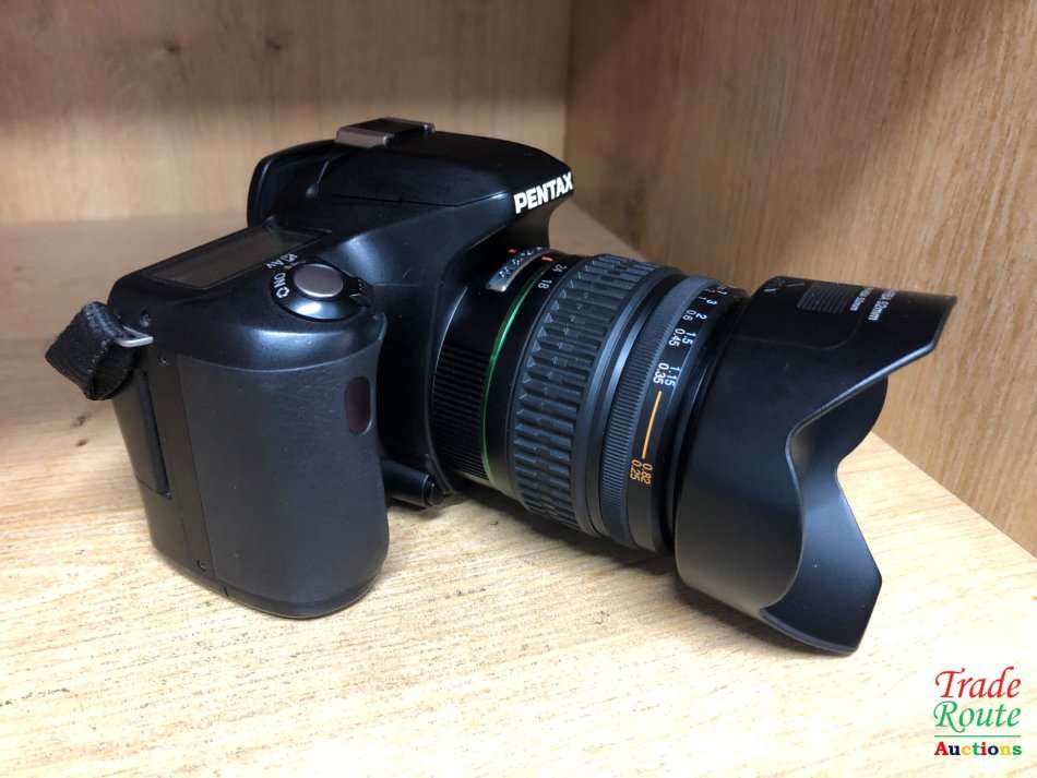 Pentax *ist DL DIGITAL SLR Camera with 18-55 Lens Kit