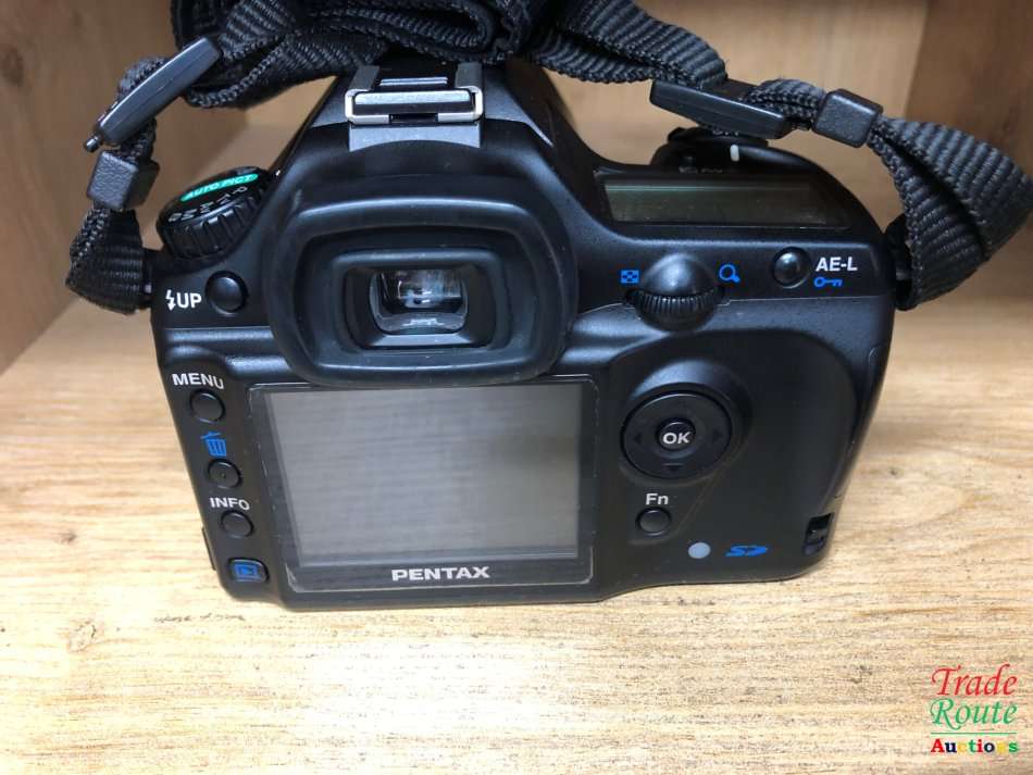 Pentax *ist DL DIGITAL SLR Camera with 18-55 Lens Kit