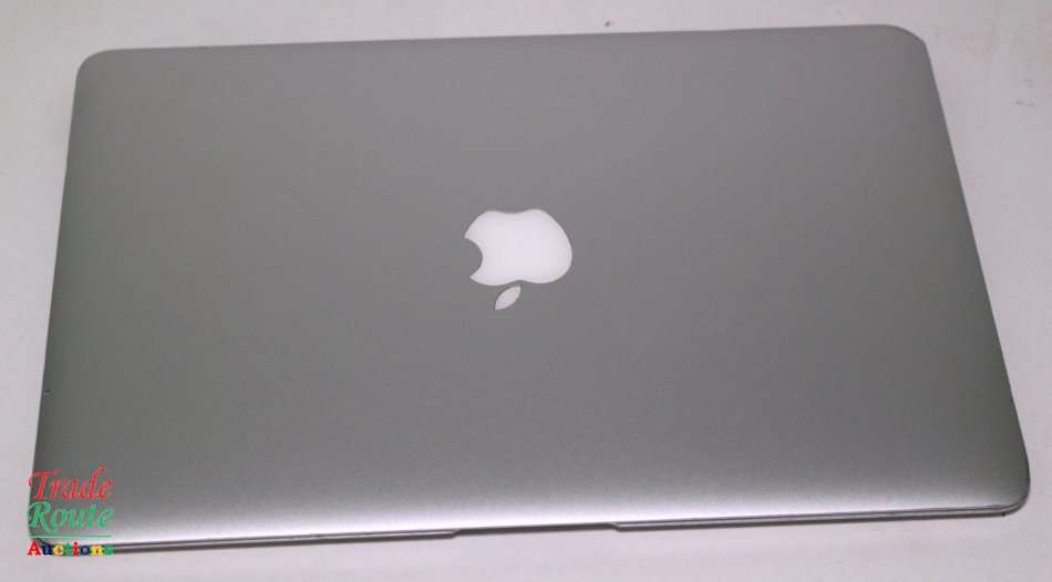 MacBook Air 13.3-inch | Core i5 1.6GHz | 4GB DDR3 RAM | 128GB SSD FLASH  **  EARLY 2015 ***