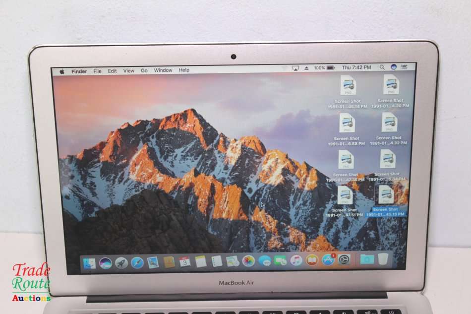 MacBook Air 13.3-inch | Core i5 1.6GHz | 4GB DDR3 RAM | 128GB SSD FLASH  **  EARLY 2015 ***