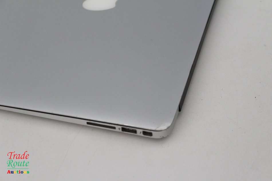 MacBook Air 13.3-inch | Core i5 1.6GHz | 4GB DDR3 RAM | 128GB SSD FLASH  **  EARLY 2015 ***