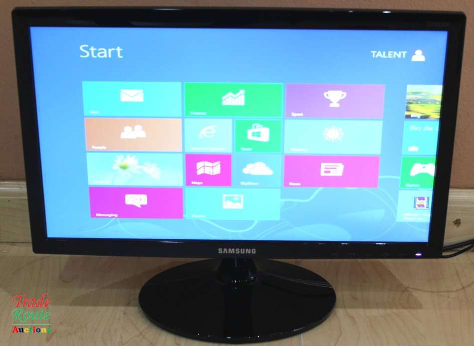 Samsung 18.5-Inch LED VGA Monitor | 1366 X 768 RESOLUTION | S19D300NY