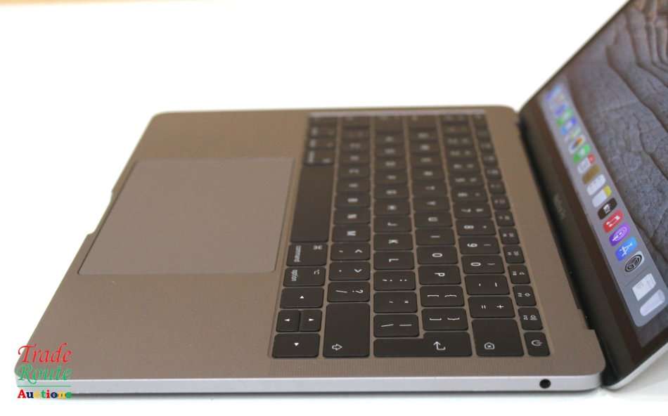 MacBook Pro 13.3-inch  | Core i5 2.3GHz | 8GB RAM | 128GB SSD - 2017 - ** Please Read **