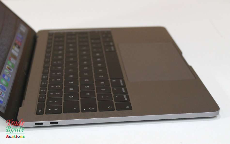 MacBook Pro 13.3-inch  | Core i5 2.3GHz | 8GB RAM | 128GB SSD - 2017 - ** Please Read **