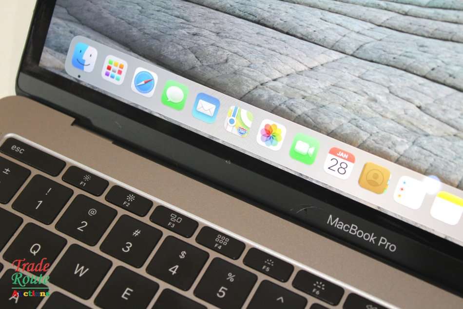 MacBook Pro 13.3-inch  | Core i5 2.3GHz | 8GB RAM | 128GB SSD - 2017 - ** Please Read **