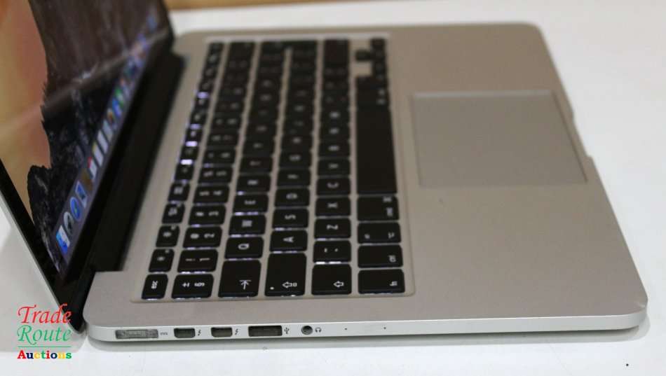Apple MacBook Pro 13.3-inch  | Core i5 2.4GHz | 4GB RAM | 128GB SSD  ** RETINA DISPLAY * LATE 2013