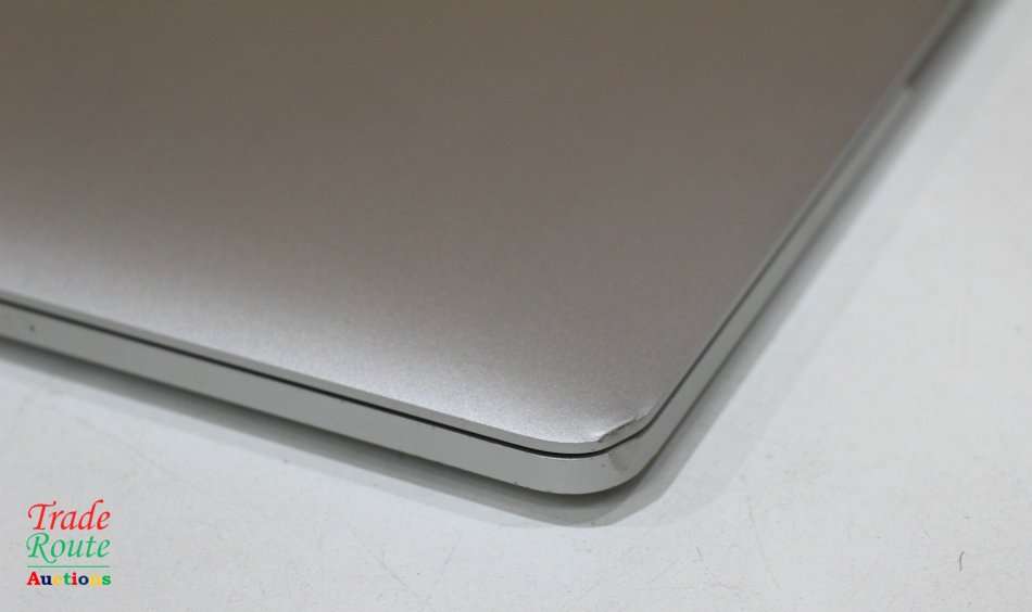 Apple MacBook Pro 13.3-inch  | Core i5 2.4GHz | 4GB RAM | 128GB SSD  ** RETINA DISPLAY * LATE 2013