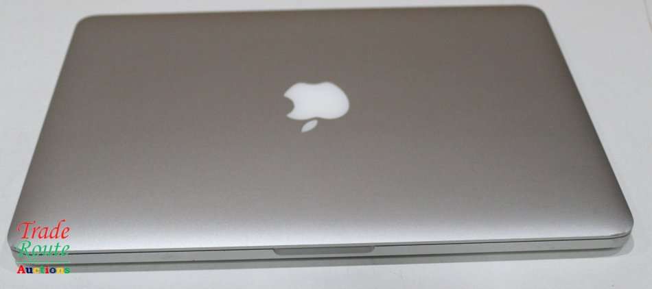 Apple MacBook Pro 13.3-inch  | Core i5 2.4GHz | 4GB RAM | 128GB SSD  ** RETINA DISPLAY * LATE 2013