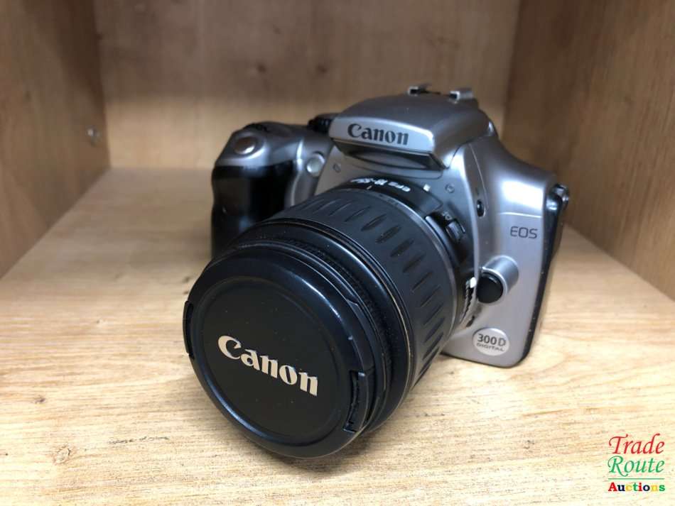 Canon 300D Digital SLR camera (SILVER) 18-55 LENS KIT