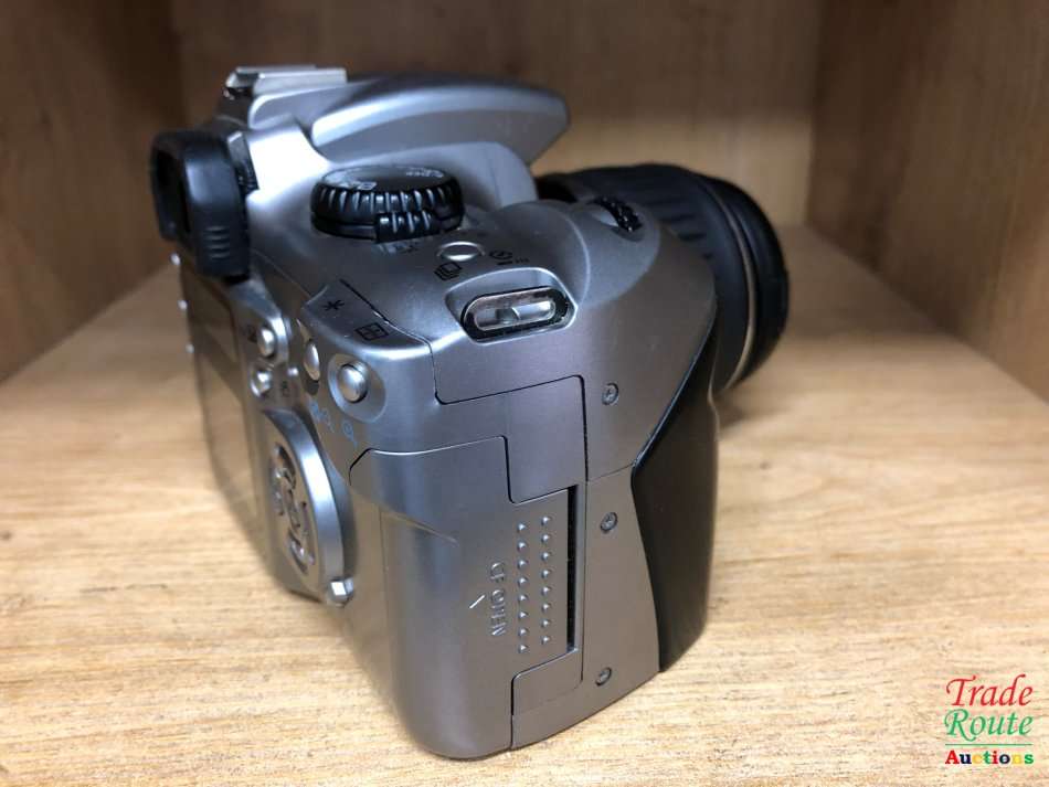 Canon 300D Digital SLR camera (SILVER) 18-55 LENS KIT