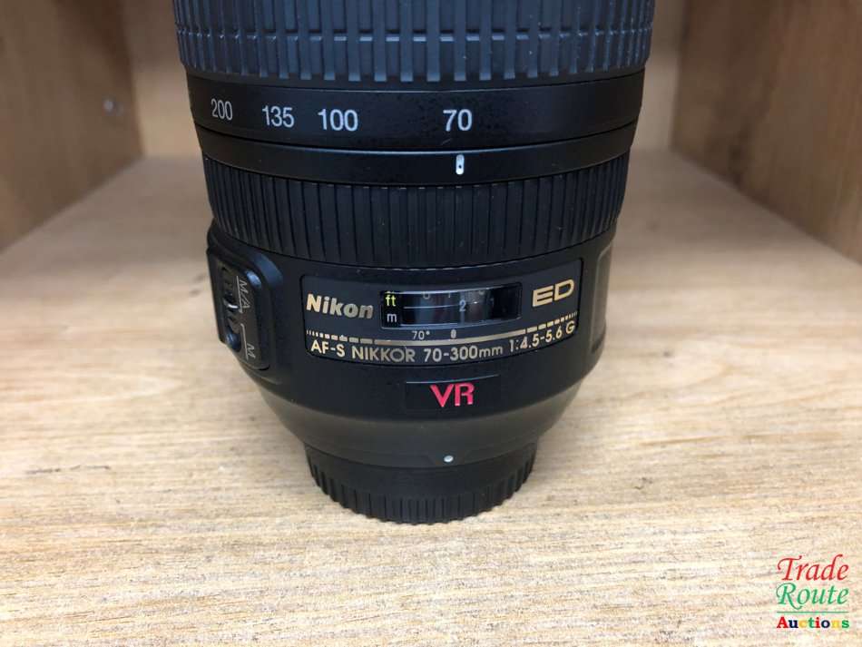 Nikon AF-S VR Zoom-NIKKOR 70-300mm f/4.5-5.6G IF-ED Lens For SPARES OR REPAIR