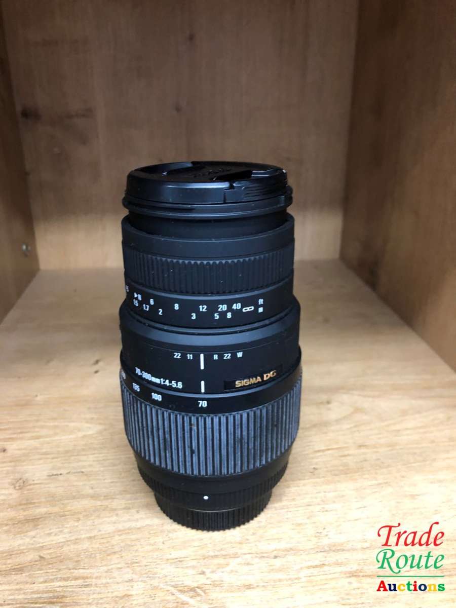 SIGMA DG 70-300mm Telephoto Zoom Lens for NIKON DSLR Cameras