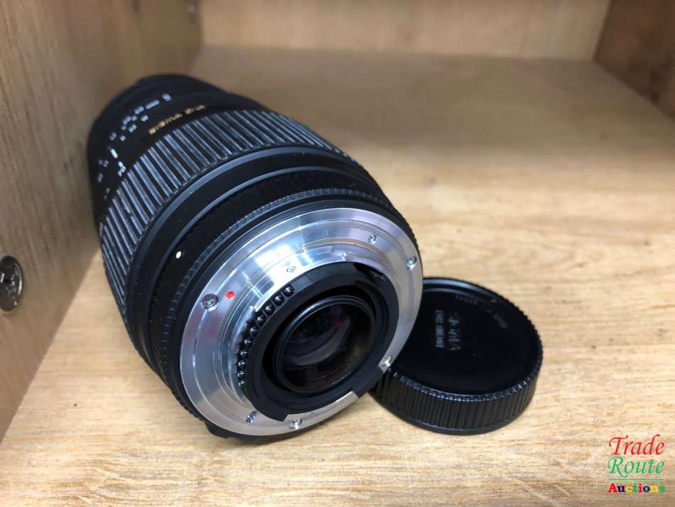 SIGMA DG 70-300mm Telephoto Zoom Lens for NIKON DSLR Cameras