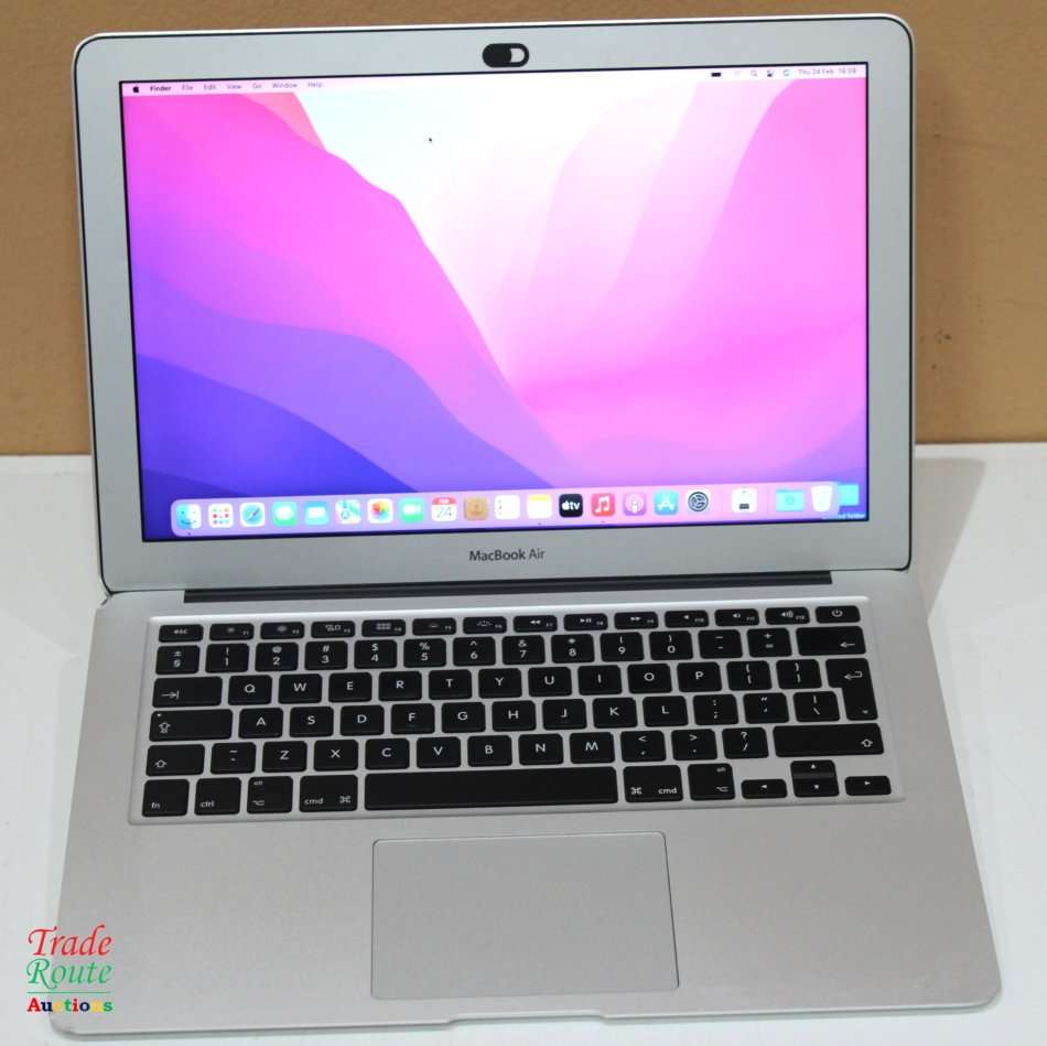 MacBook Air 13.3-inch * Core i5 1.6GHz * 4GB  RAM * 128GB SSD * MAC OS Monterey 2015 Model