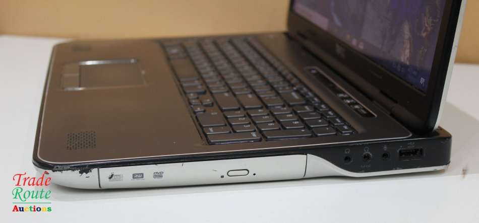 DELL XPS L702X 17 INCH Laptop | Core i7 @ 2.00ghz 8GB Ram 750GB + 250GB HDDS [ FAULTY BATTERY ]