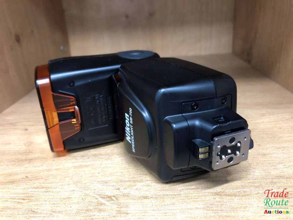 Nikon SB-700 Speedlight Flash - SB700 Flash light for Nikon DSLR Cameras