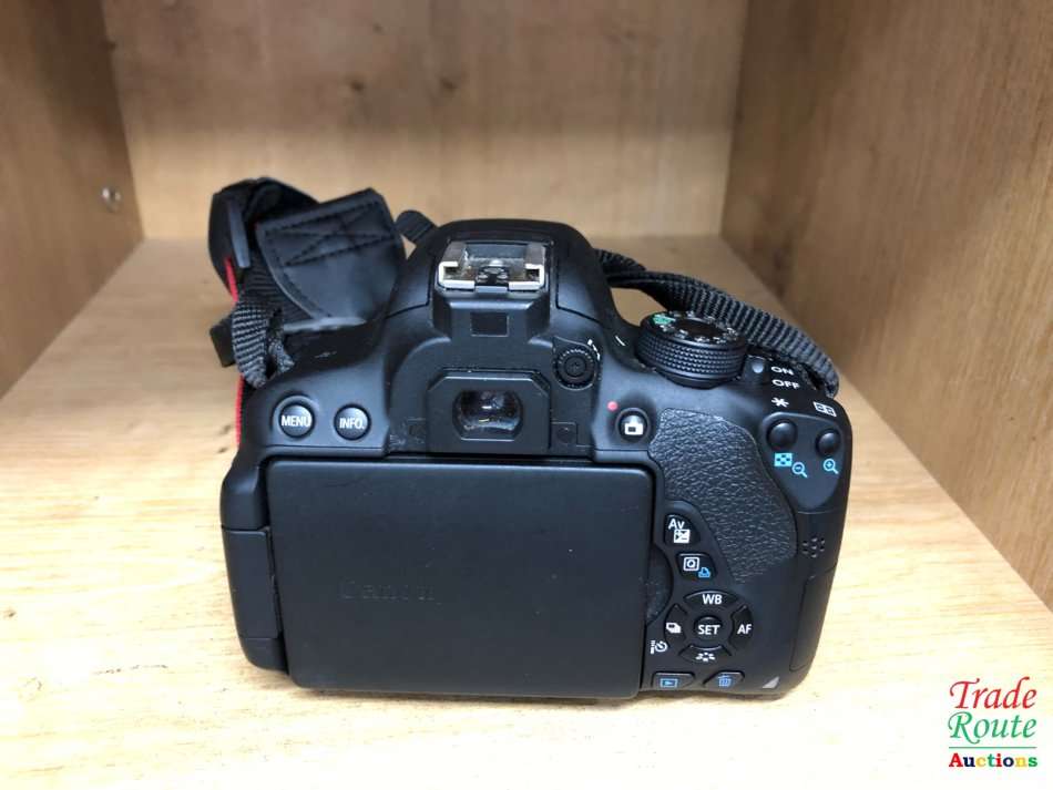 Canon EOS 700D DIGITAL SLR CAMERA KIT WITH 18-55MM iii LENS | 18.0 MP FULL HD