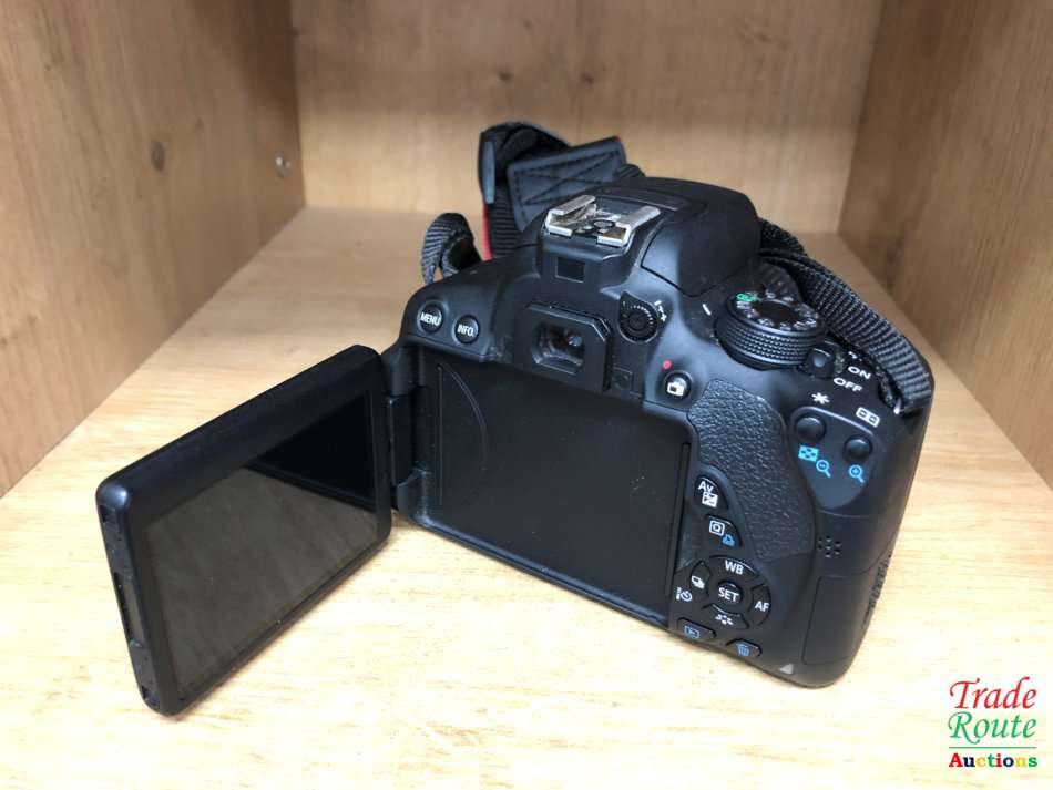 Canon EOS 700D DIGITAL SLR CAMERA KIT WITH 18-55MM iii LENS | 18.0 MP FULL HD