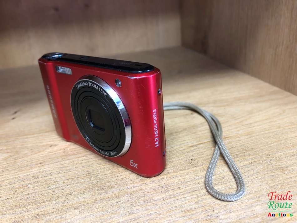 Samsung ES90 Compact Digital Camera (14.2MP, 5x Optical Zoom) 2.7 inch LCD