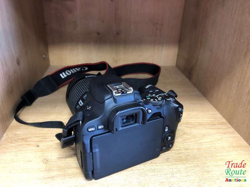 Canon EOS 200D DSLR Camera - 24.2MP - DIGIC 7 - with Canon 18-55 IS STM Lens kit