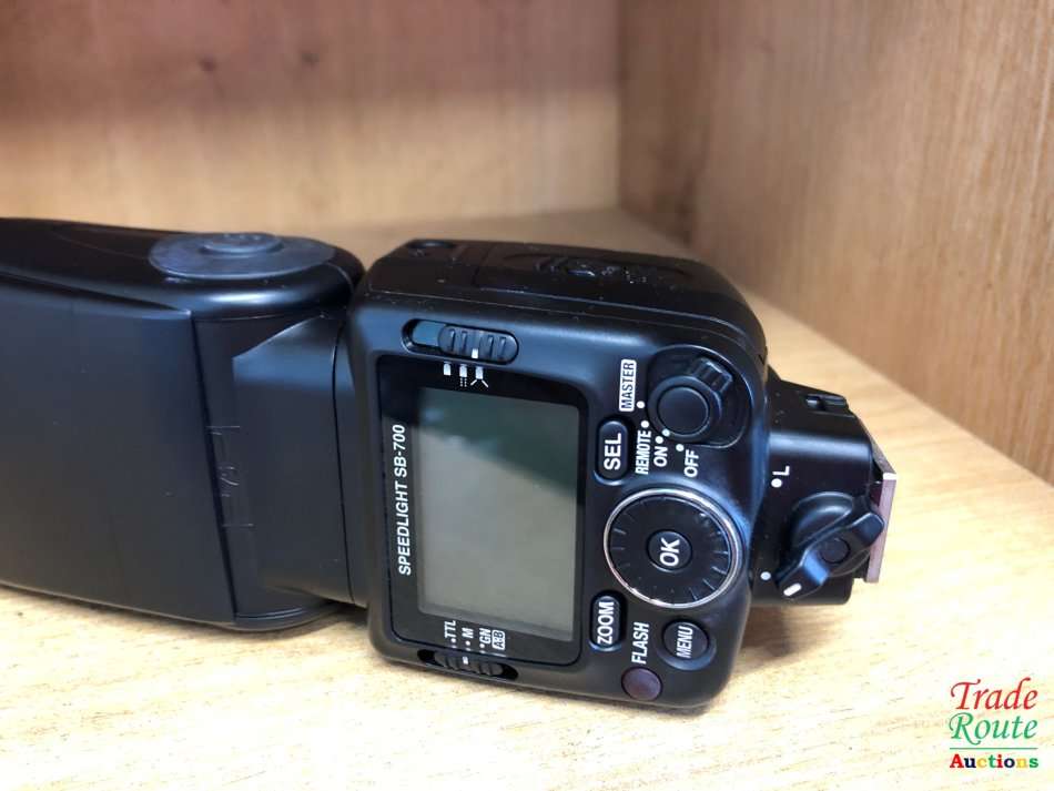 Nikon SB-700 Speedlight Flash - SB700 Flash light for Nikon DSLR Cameras with pouch