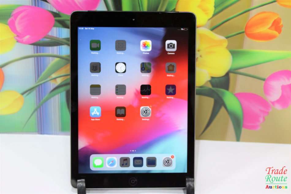 Apple iPad Air 9.7-inch | MD792HC/B | 32GB | WiFi + 4G CELLULAR | A1475 | RETINA DISPLAY