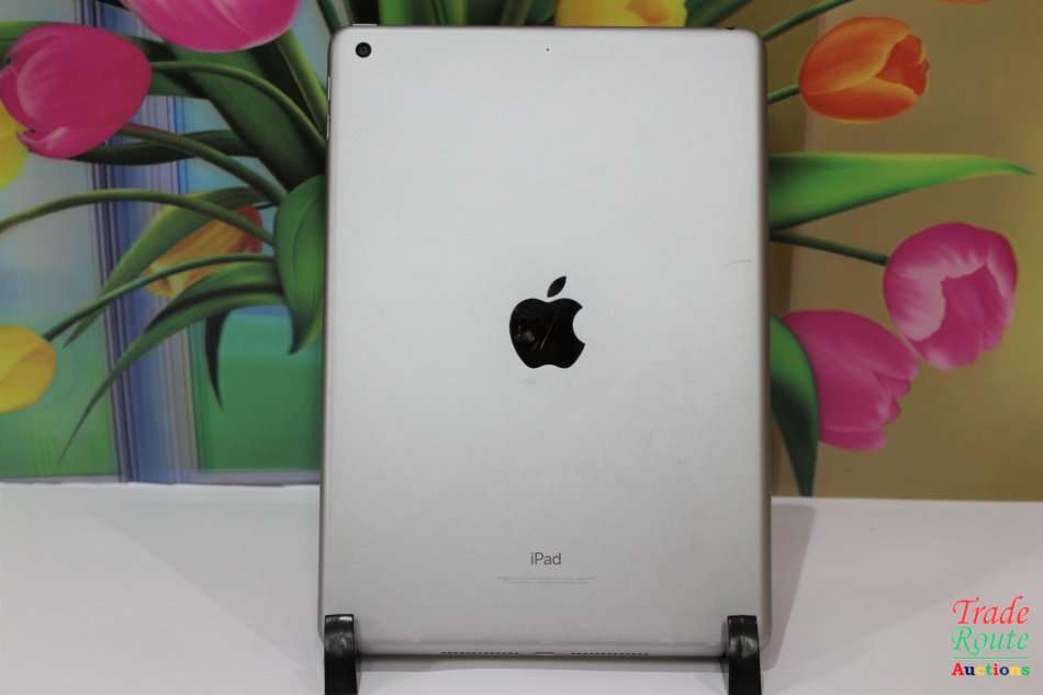 Apple iPad 5th Gen | MP2F2LL/A | WiFi | 32GB | A1822 | RETINA 9.7 inch Tablet Touch Screen