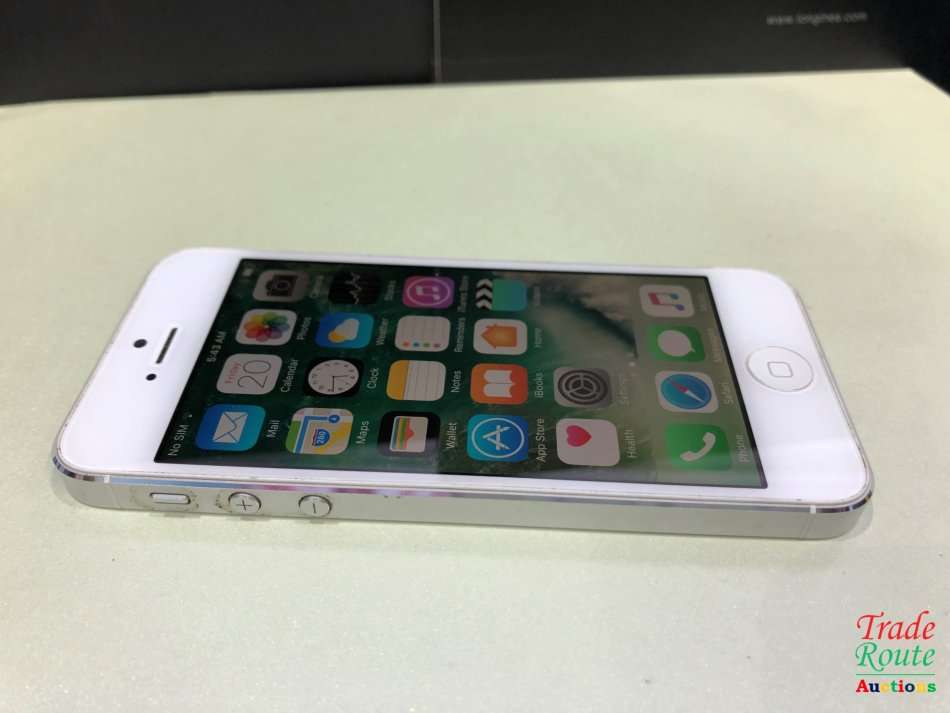 APPLE IPHONE 5 - A1429 - 64GB Smart Phone - MD663SO/A