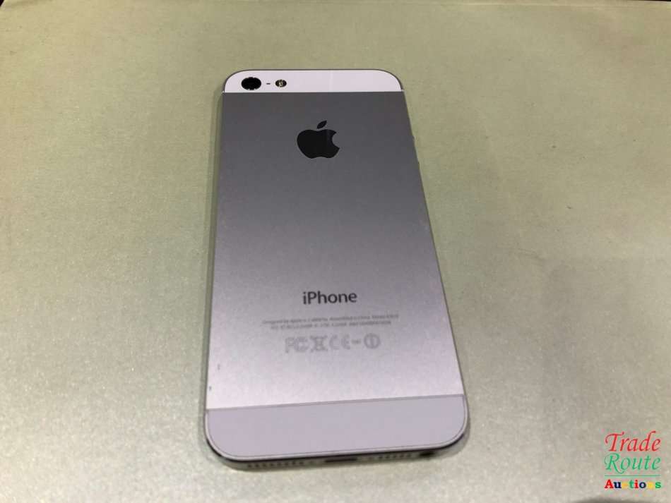 APPLE IPHONE 5 - A1429 - 64GB Smart Phone - MD663SO/A