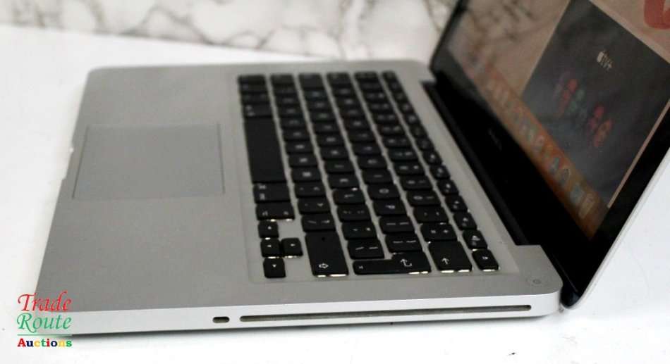 MacBook Pro 13.3-inch | Core i5 2.4GHz | 4GB RAM | 500GB HDD - Apple Laptop