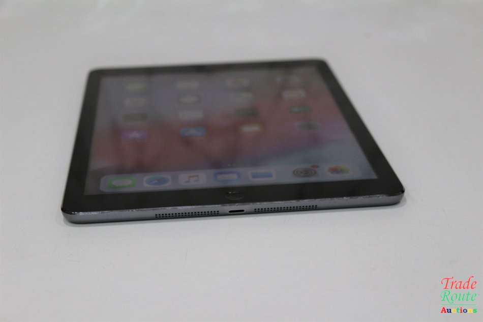 Apple iPad Air 9.7-inch | MD792HC/B | 32GB | WiFi + 4G CELLULAR | A1475 | RETINA DISPLAY