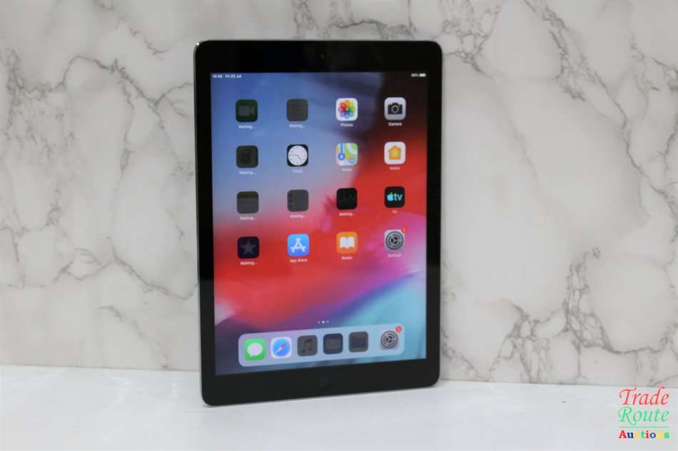 IPAD AIR | 16GB | WiFi | SPACE GRAY | MD785LL/A | A1474 |GENUINE APPLE ***  RETINA DISPLAY  ***