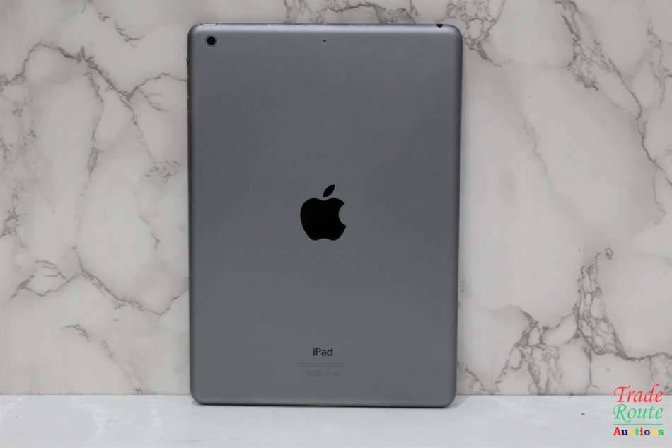 IPAD AIR | 16GB | WiFi | SPACE GRAY | MD785LL/A | A1474 |GENUINE APPLE ***  RETINA DISPLAY  ***
