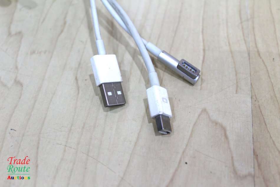 Apple Cinema Display LED (27-Inch) Monitor | A1316 | 2560 X 1440 Resolution Apple Screen