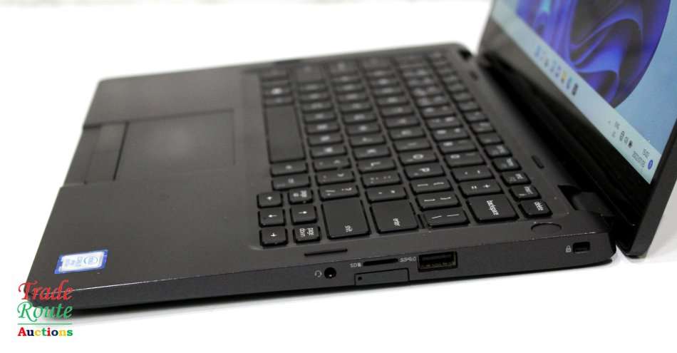 Dell Latitude 5300 13.3" Touchscreen 2 in 1 Notebook Core i7 8665U - 16GB RAM - 256GB SSD