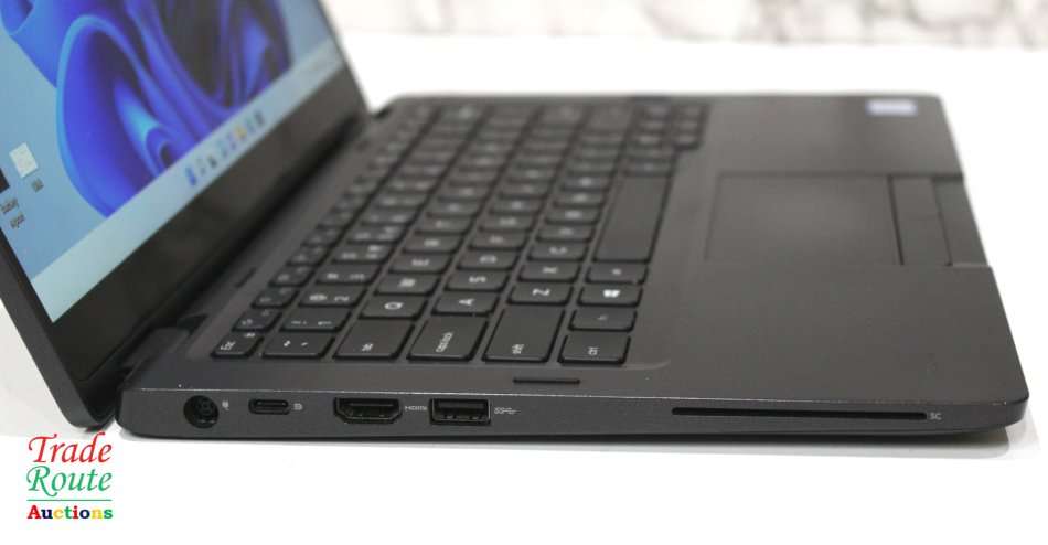 Dell Latitude 5300 13.3" Touchscreen 2 in 1 Notebook Core i7 8665U - 16GB RAM - 256GB SSD