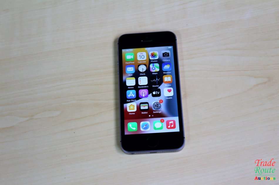 APPLE IPHONE SE | FLLN2SO/A | A1723 | FINGERPRINT ID | SMART PHONE