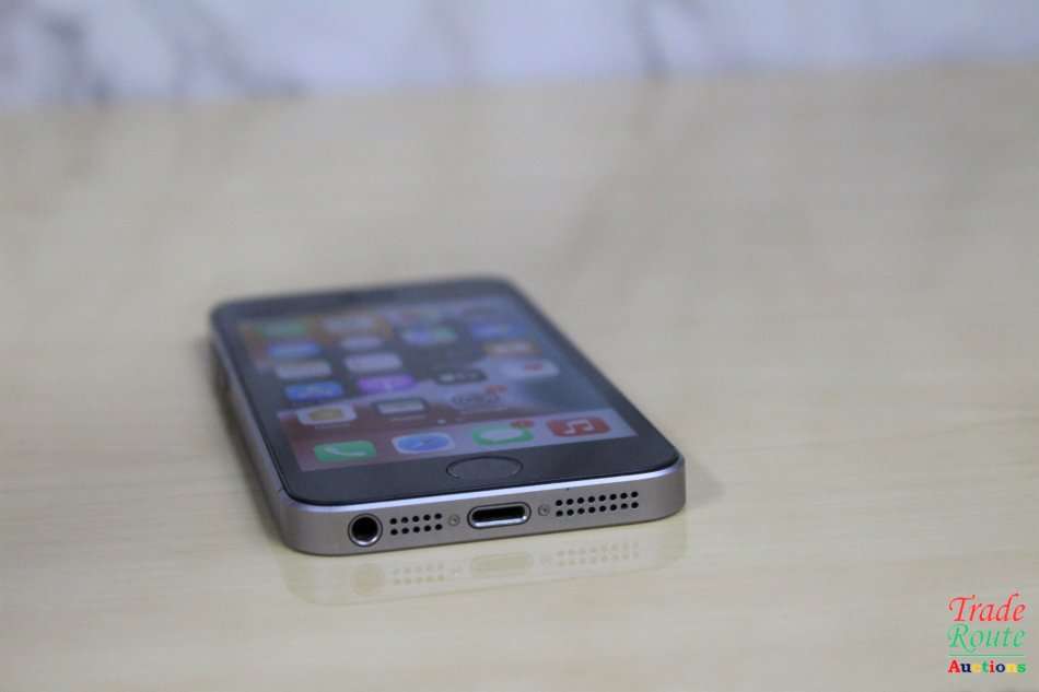 APPLE IPHONE SE | FLLN2SO/A | A1723 | FINGERPRINT ID | SMART PHONE