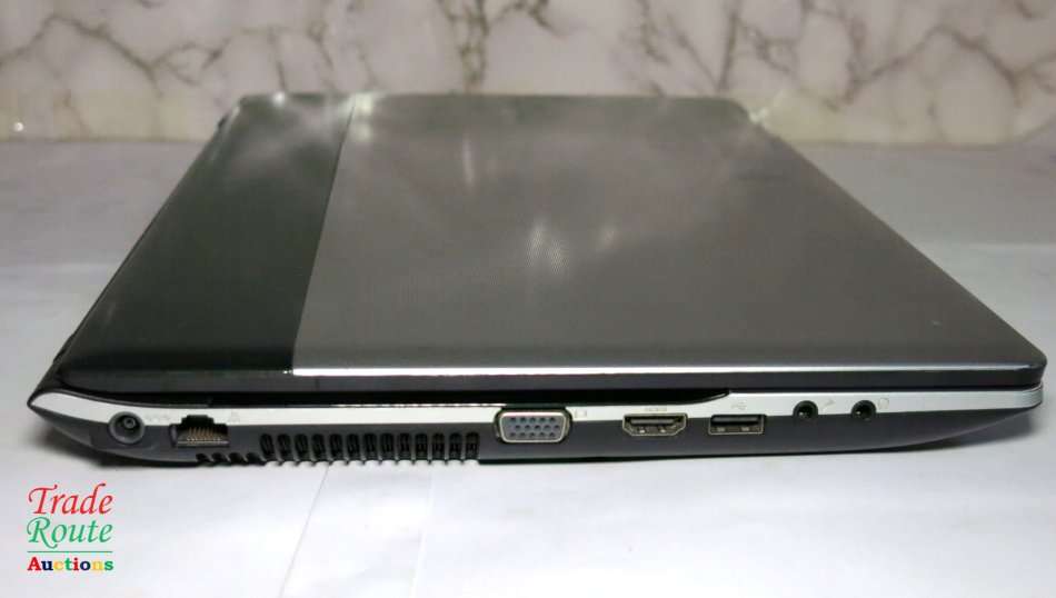 Samsung 300E4A 15.6` Laptop - Core i5 2450M 2.5GHz - 4GB RAM - 750GB RAM - Faulty Battery